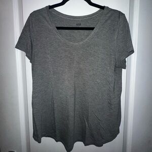 a.n.a Women’s Gray Short Sleeve Scoop Neck Top